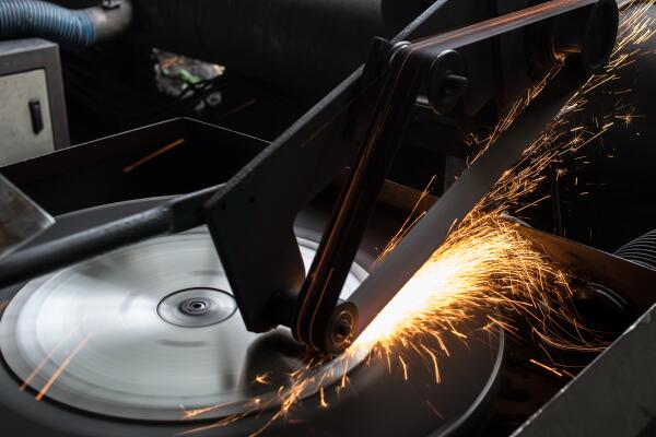 金剛石鋸片基體打磨