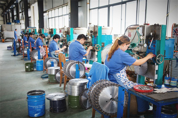 選擇切瓷磚不崩邊的切割片，其實選擇好廠家更重要！